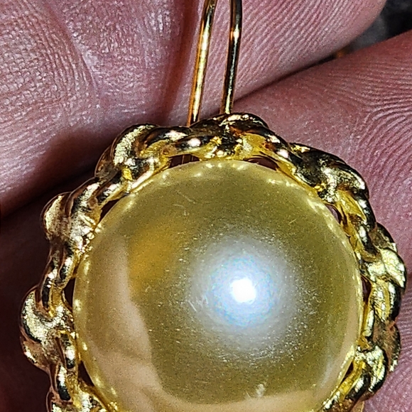 Allison Reed Gold Tone and Pearl Earrings - Picture 1 of 2